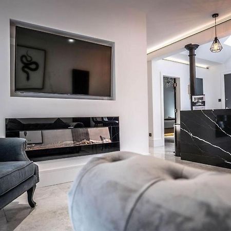 Luxury Royal Mile Boutique 2Bedroom Apartment Единбург Екстериор снимка