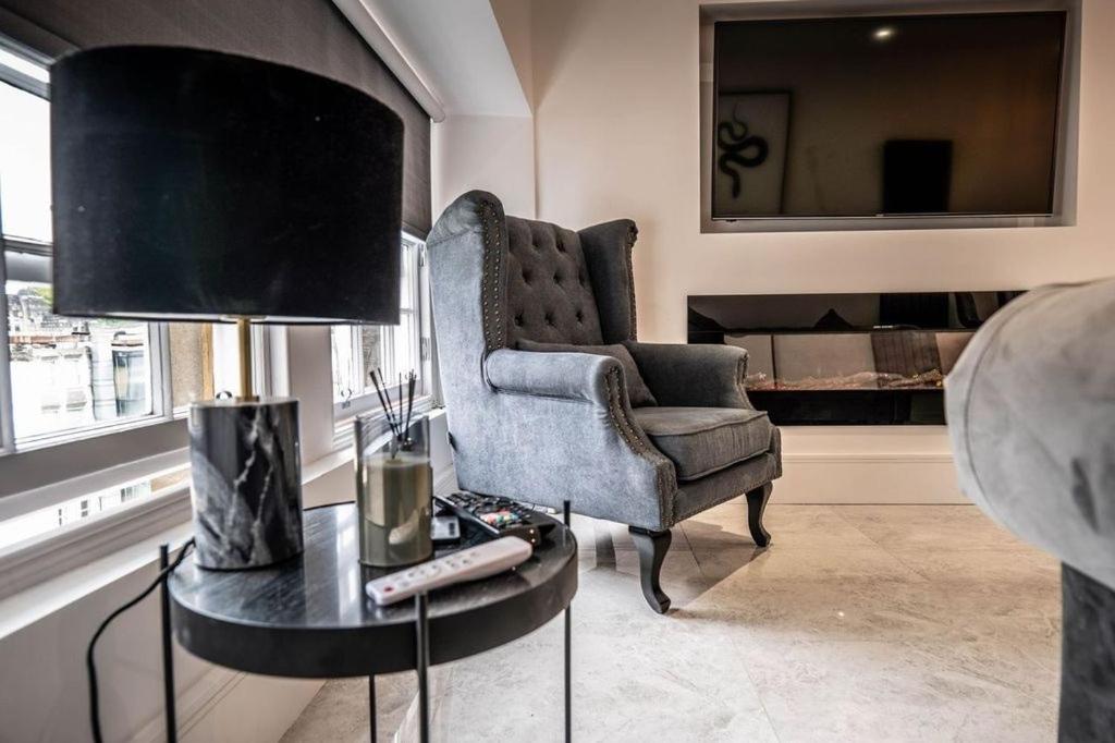 Luxury Royal Mile Boutique 2Bedroom Apartment Единбург Екстериор снимка