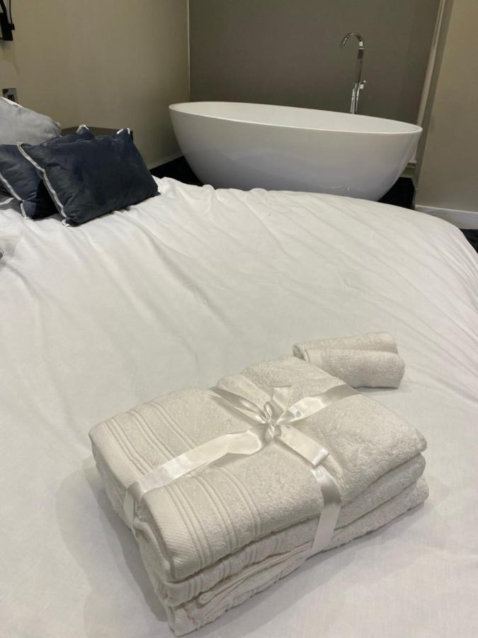 Luxury Royal Mile Boutique 2Bedroom Apartment Единбург Екстериор снимка