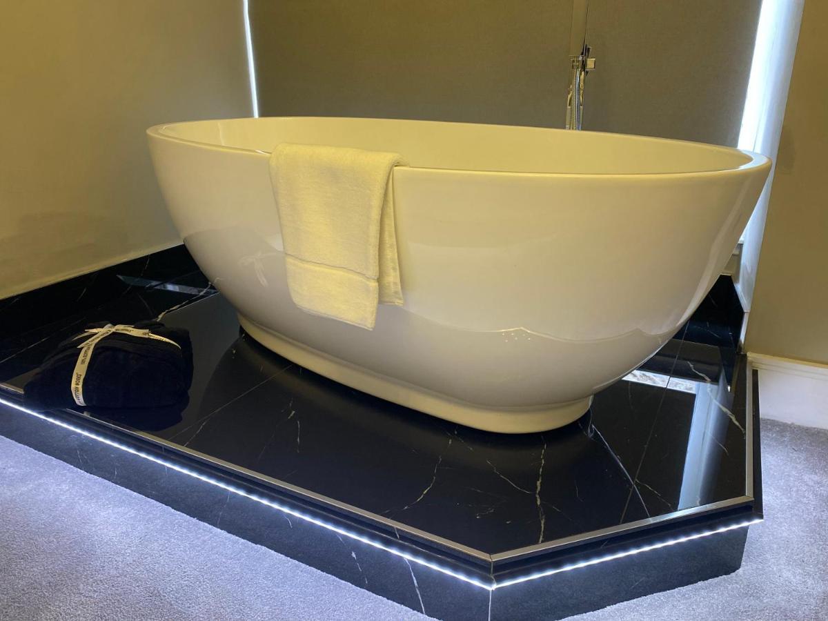 Luxury Royal Mile Boutique 2Bedroom Apartment Единбург Екстериор снимка