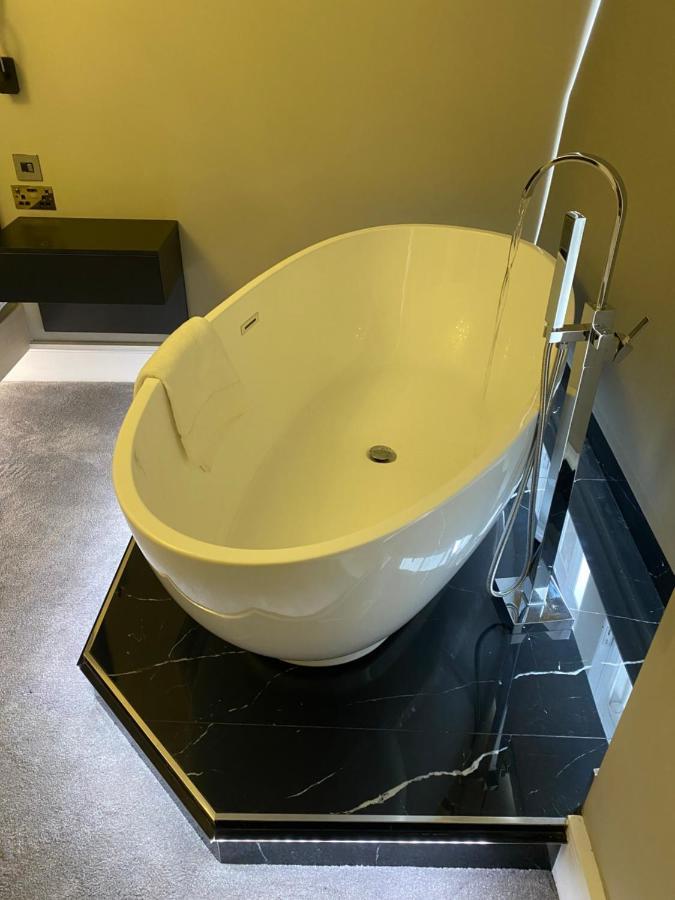Luxury Royal Mile Boutique 2Bedroom Apartment Единбург Екстериор снимка