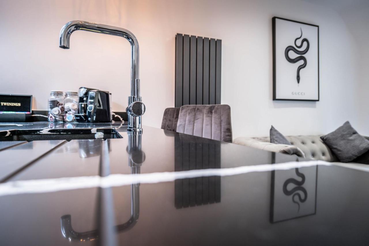 Luxury Royal Mile Boutique 2Bedroom Apartment Единбург Екстериор снимка